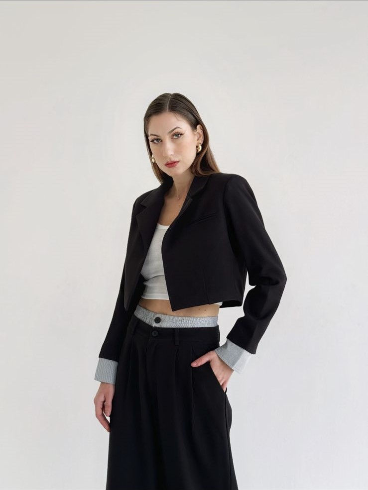 Massari Contrast Cropped Black blazer