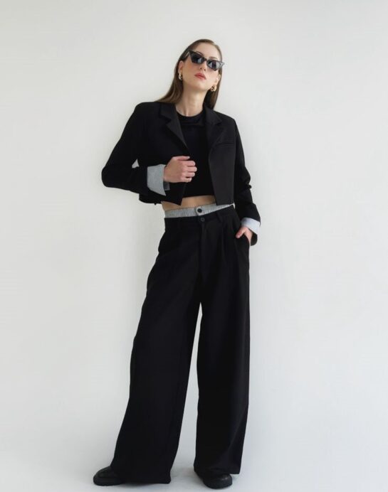 Massari Contrast Cropped Black blazer